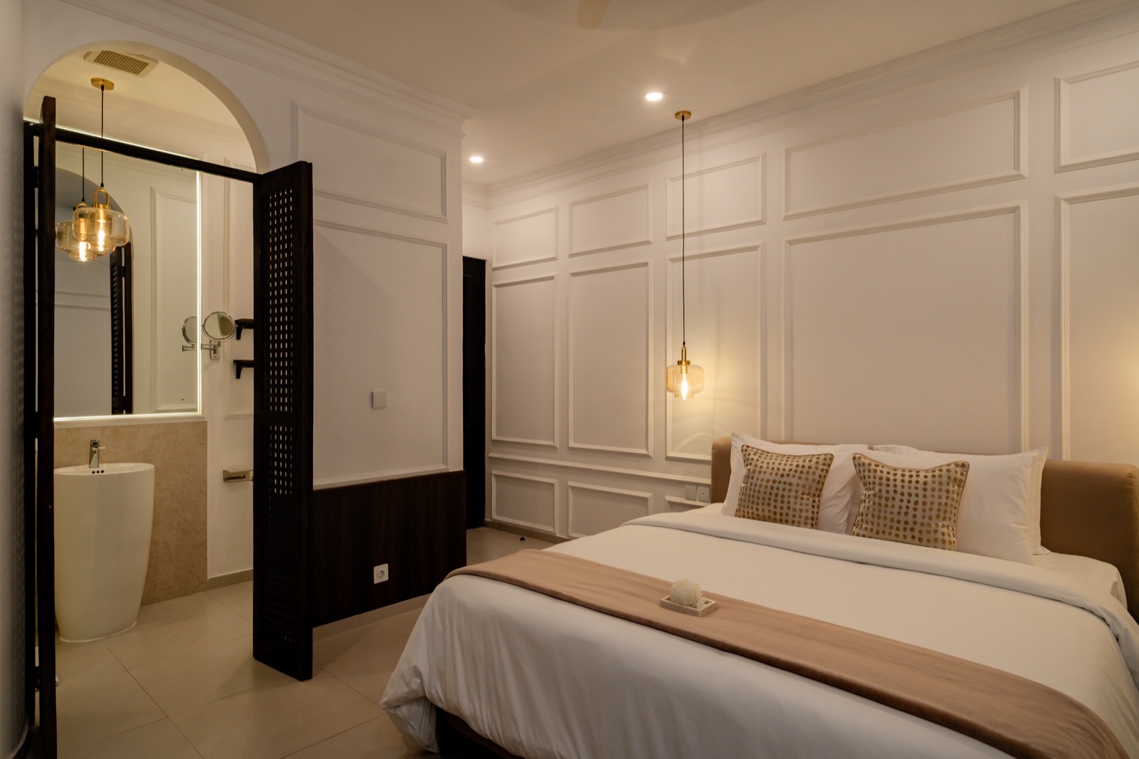 Riviera Room 19