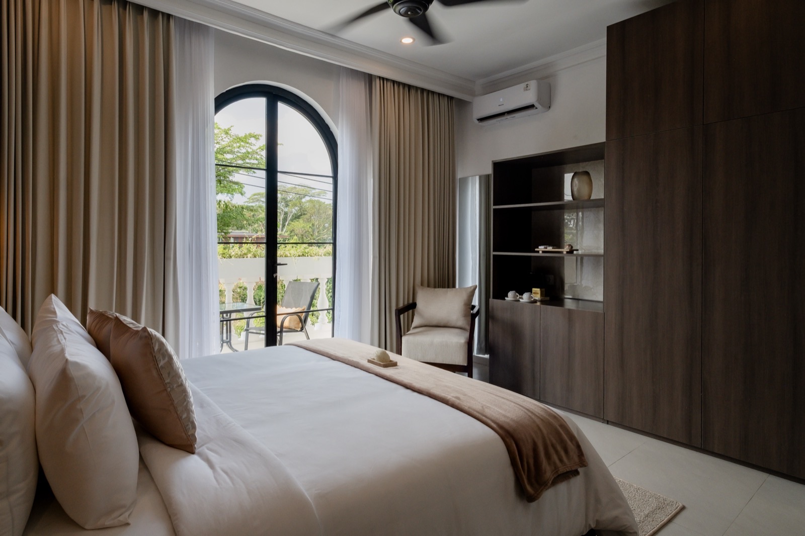 Riviera Room 20