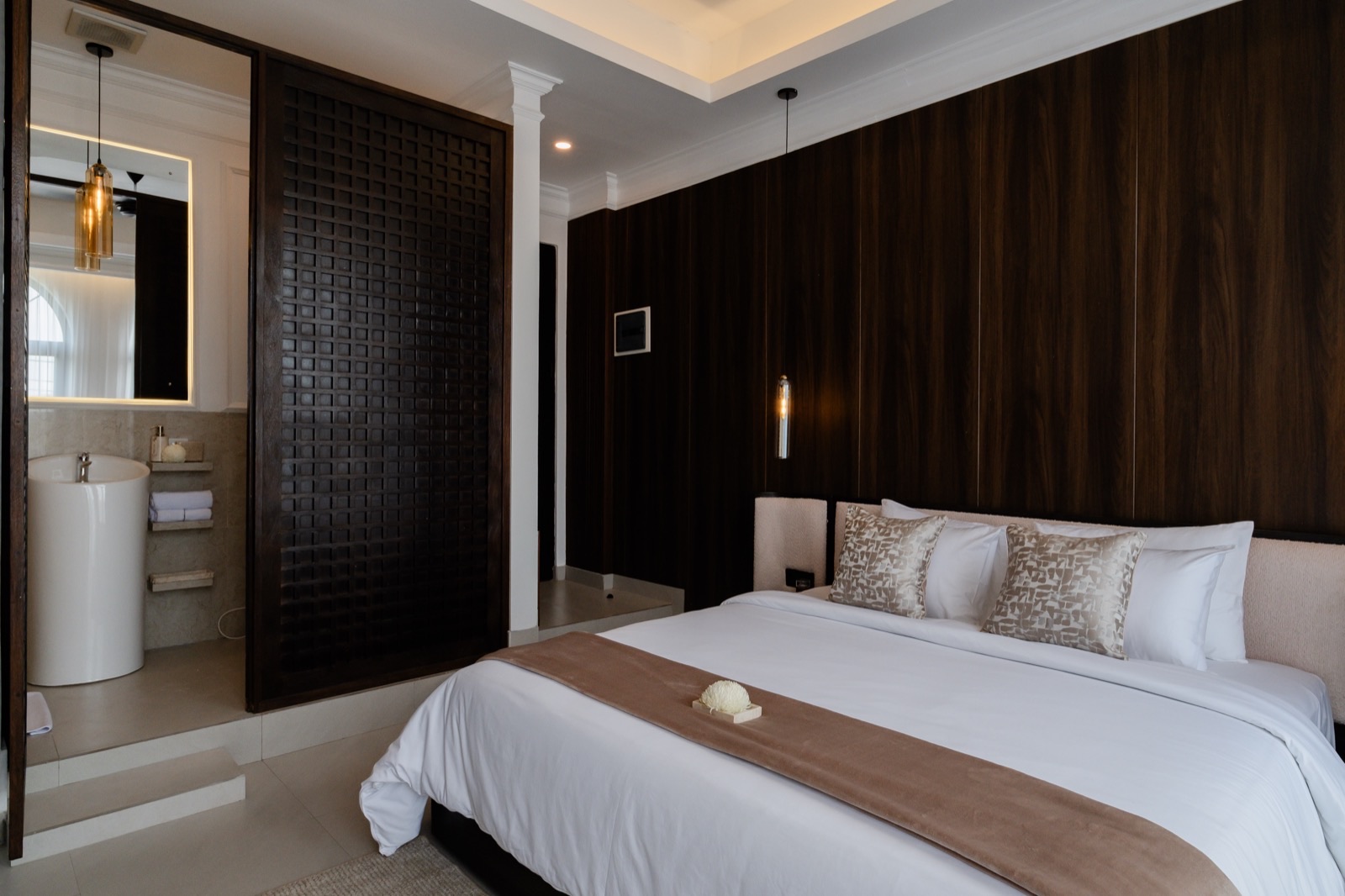 Riviera Room 25