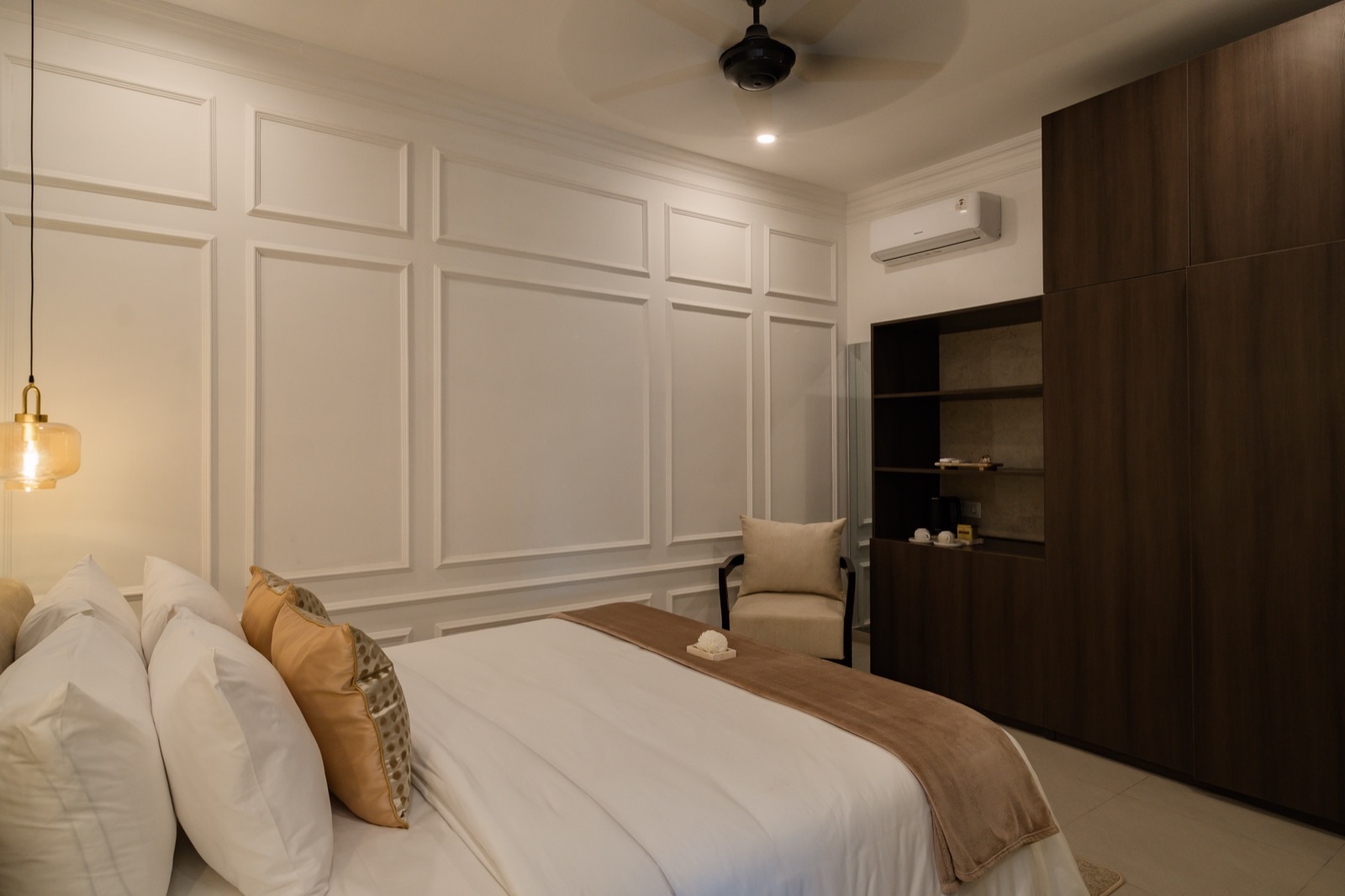 Riviera Room 27