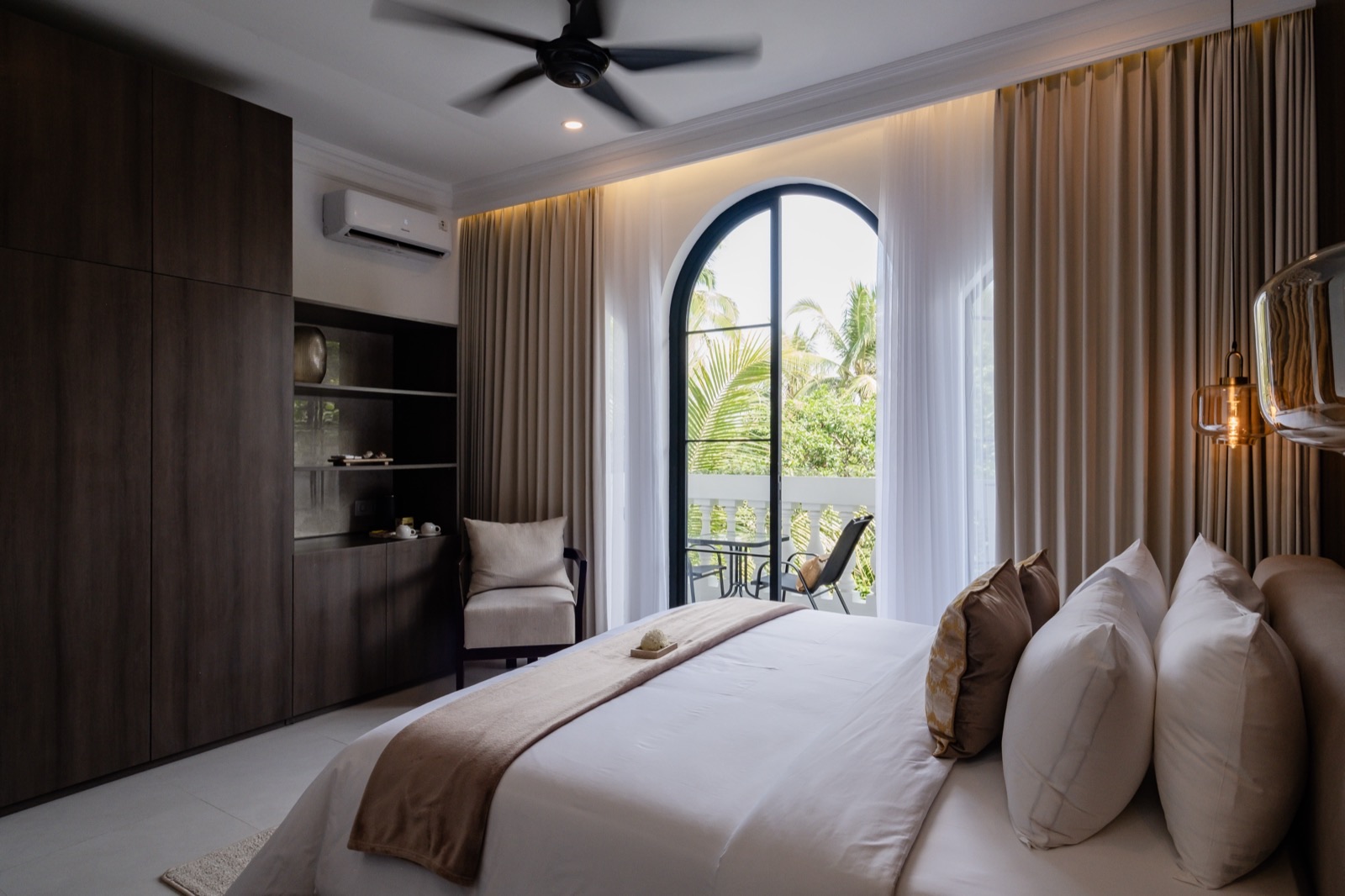 Riviera Room 7