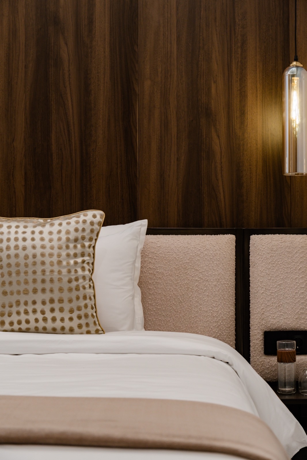 Riviera Room 9